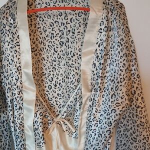 Elegant Leopard Print Chemise with Cream Trim Robe And Nightgown